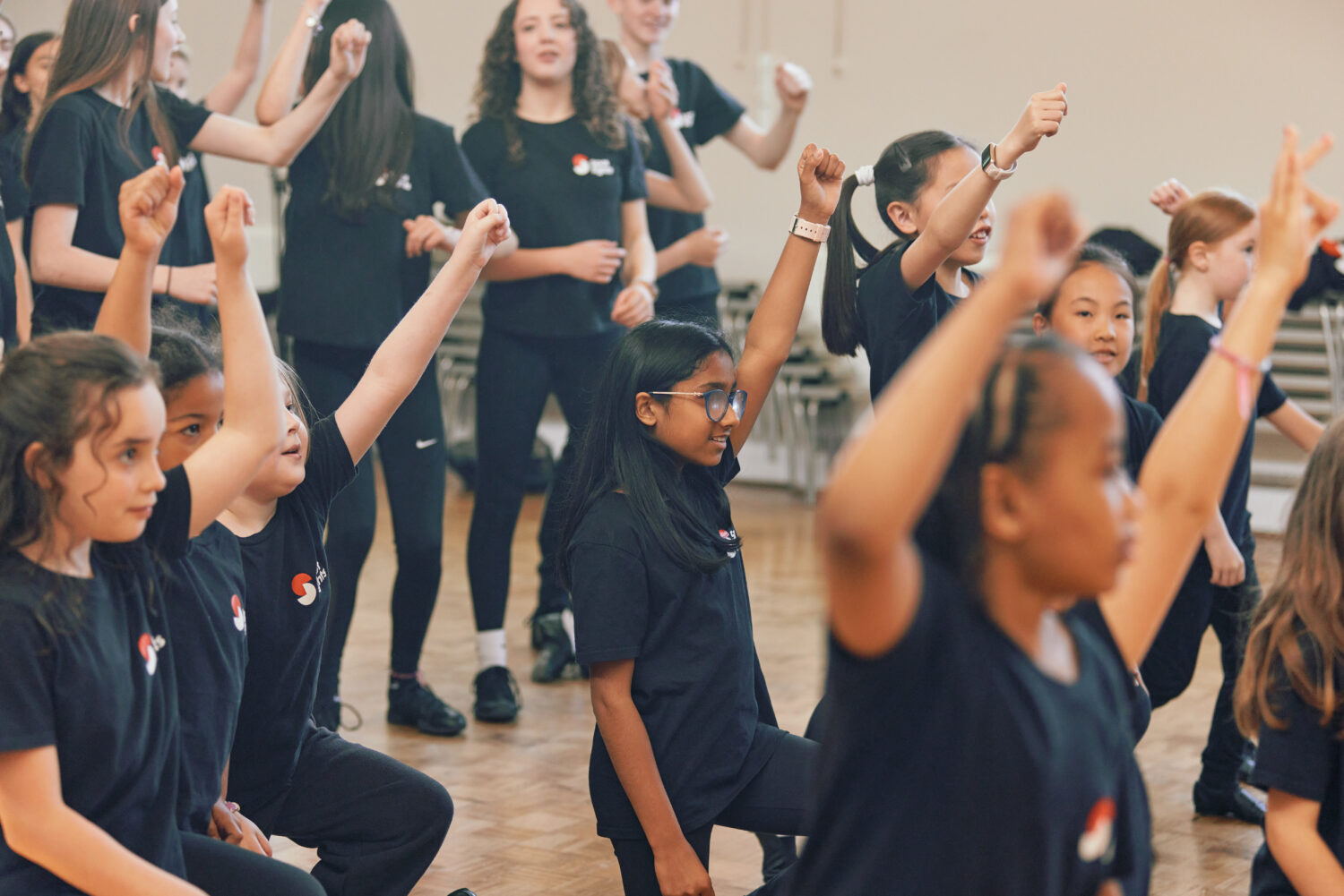 musical theatre class for kids spotlights